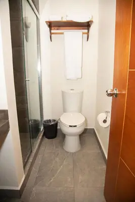 Un baño de Hotel Danini