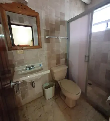 Un baño de Hotel Kootznoowoo