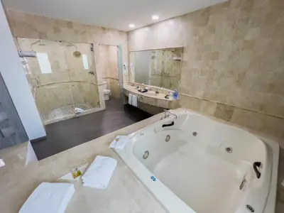 Un baño de We Hotel Aeropuerto