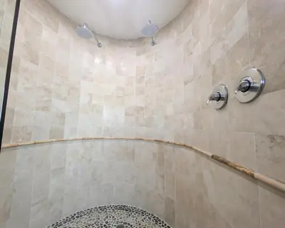 Un baño de We Hotel Aeropuerto