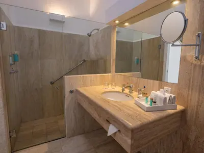 Un baño de Las Brisas Acapulco