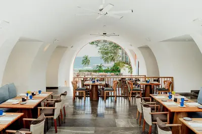 Un restaurante o sitio para comer en Camino Real Zaashila Huatulco
