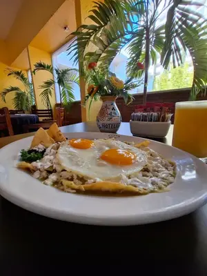 Comida en o cerca de este hotel