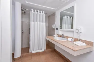 Un baño de Krystal Beach Acapulco