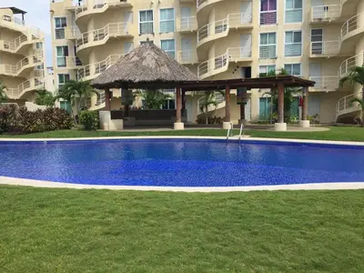 Piscina en o cerca de Acapulco, Departamento PB en Marina Diamante