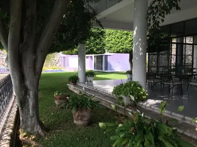 Jardín al aire libre en CASA MORADA 24 Personas alberca climatizada Burgos Cuernavaca