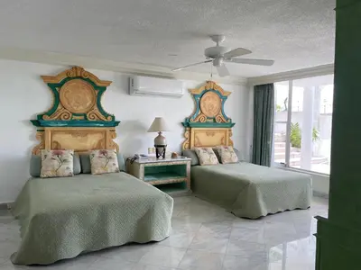 Cama o camas de una habitación en VILLA JADE LUXURY FULL SERVICE STAFF VILLA