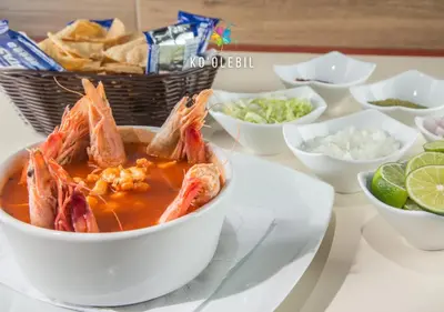 Comida en o cerca de este hotel