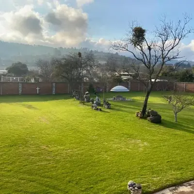 Departamento con gran área verde