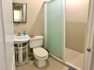 Un baño de Depa de Dos recamaras en ACAPULCO DIAMANTE frente ARENA GNP