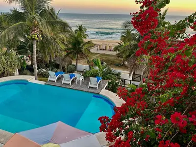 Piscina en o cerca de Beachfront Paradise Boutique Hotel - Breeze Room I