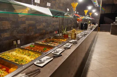Comida en o cerca de este hotel
