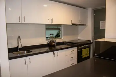 Una cocina o zona de cocina en Condo en Zona de Hospitales Condo en Planta Baja
