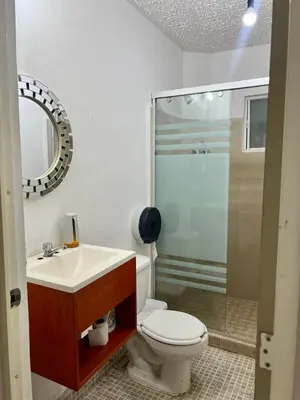 Un baño de Departamento planta baja en Acapulco Diamante