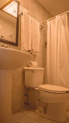 Un baño de Hotel Aurora