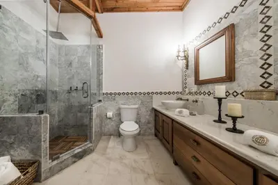Un baño de Hotel La Casa de las Sirenas