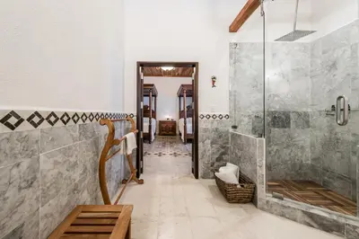 Un baño de Hotel La Casa de las Sirenas