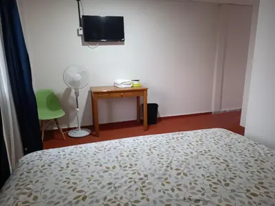 Una televisión o centro de entretenimiento en Hotel Posada Los Faroles Atlixco