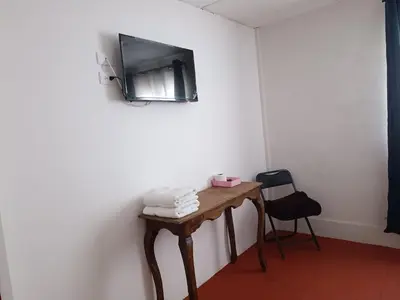 Una televisión o centro de entretenimiento en Hotel Posada Los Faroles Atlixco