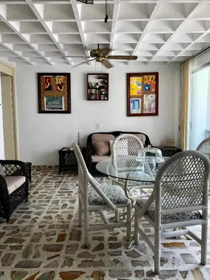 Zona de estar de Departamento sobre Costera, 1min La Quebrada, 3m playas y yates