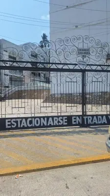 Certificado, premio, señal o documento que está expuesto en Departamento sobre Costera, 1min La Quebrada, 3m playas y yates