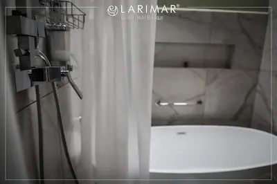 Un baño de LARIMAR Gallery y Hotel Boutique