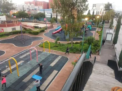 Zona de juegos infantil en Cómodo Departamento Privado Aeropuerto 7 Min caminando