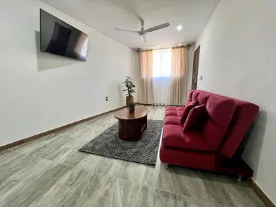 Una televisión o centro de entretenimiento en Huitzilin Hostal