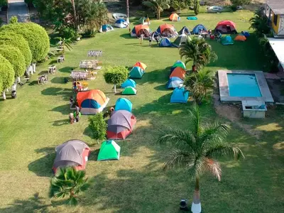 Jardín al aire libre en Villas el Paraíso, El Rollo