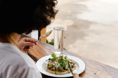 Comida en o cerca de este hotel