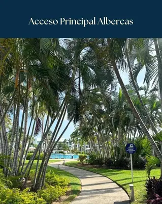 Jardín al aire libre en Lujoso Departamento con vista a alberca en Acapulco Diamante