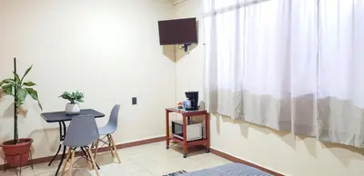 Una televisión o centro de entretenimiento en Hotel Galaxia