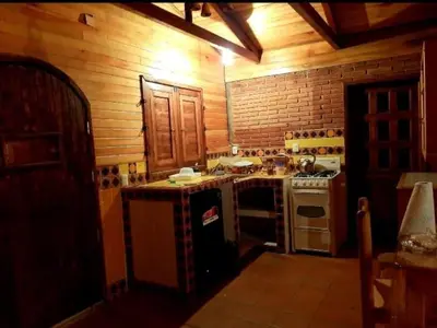 Una cocina o zona de cocina en Cabaña La Vía Láctea