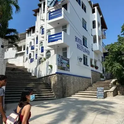 MayFlower Hotel & Hostal