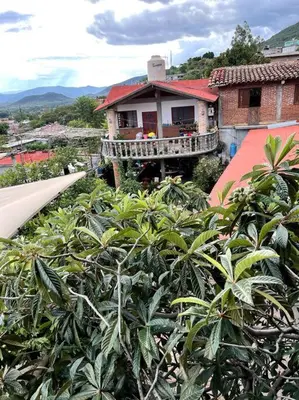 Vista general de una montaña o vista desde la habitación en casa particular