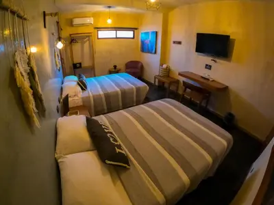 Una televisión o centro de entretenimiento en relax hotelito
