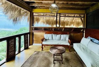 Zona de estar de Cabaña con vista al mar y wifi Starlink en San Agustinillo
