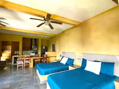 Zona de estar de Departamento con vista al mar, Wifi Starlink y AC en Playa San Agustinillo