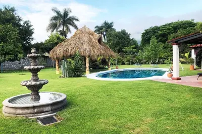 Piscina en o cerca de Casa Ticumán, villa campestre cerca de Las Estacas