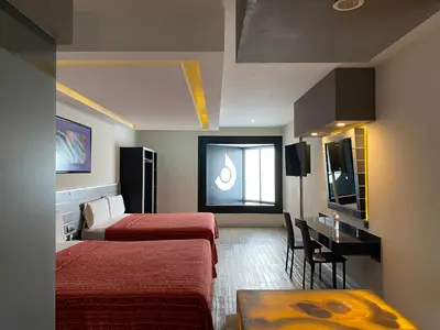 Una televisión o centro de entretenimiento en HOTEL MIRAMAR