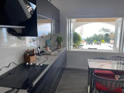 Una televisión o centro de entretenimiento en Villa San Sebastian, Los Celajes