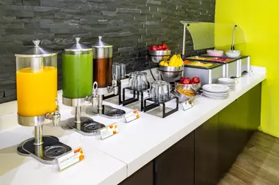 Comida en o cerca de este hotel