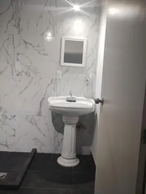 Un baño de PROVENZA HOTEL & SUiTES