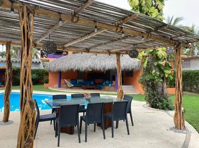 Piscina en o cerca de 6BR Casa Privada en Pie de la Cuesta