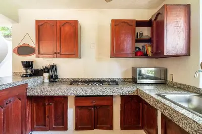 Una cocina o zona de cocina en 6BR Casa Privada en Pie de la Cuesta