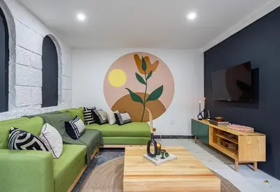 Una televisión o centro de entretenimiento en Sleeps 9, Outdoor Space, PingPong Table, in Villa