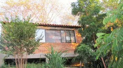 Edificio en el que se encuentra el hostal o pensión