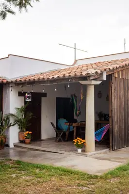 Edificio en el que se encuentra el hostal o pensión