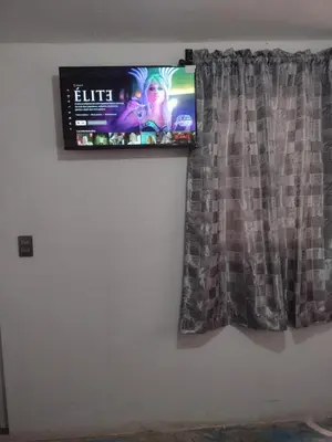Una televisión o centro de entretenimiento en Hotel OCLAS