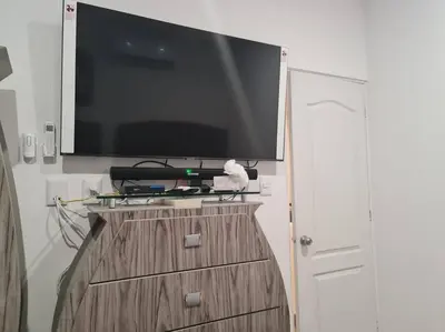 Una televisión o centro de entretenimiento en Penthouse Armando's Le Club